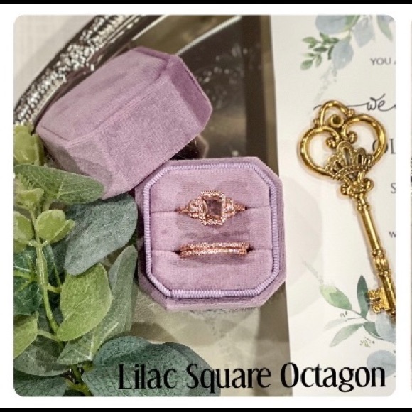 Velvet Ring Box - Picture 1 of 2